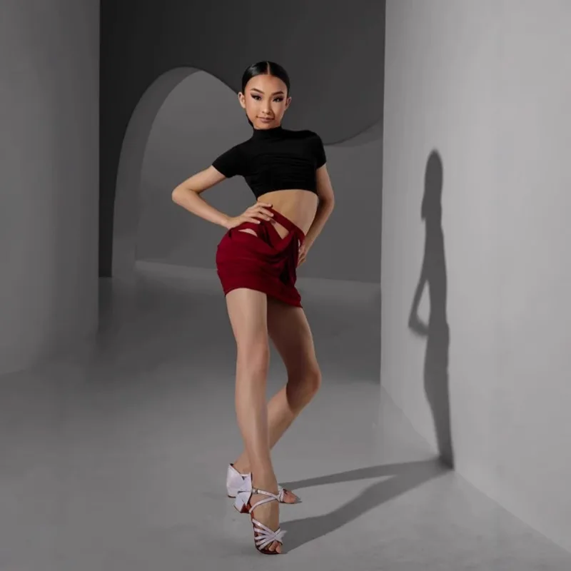 

Костюм для латинских танцев по индивидуальному заказу, с открытой спиной, с высоким воротом и короткими рукавами, трехмерная плиссированная юбка, разделенный комплект, наряд для соревнований