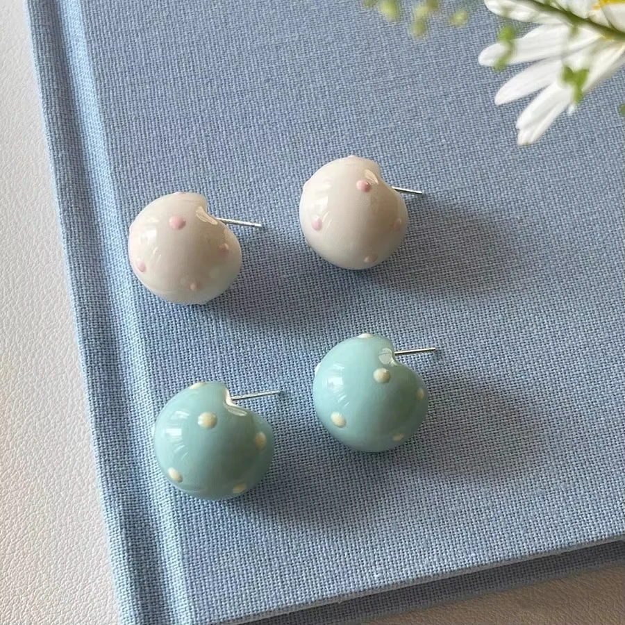 New Fashion Sweet Retro Colored Polka Dot Circular Stud Earrings for Women Novelty Jewelry in Assorted Colors Perfect Gifts