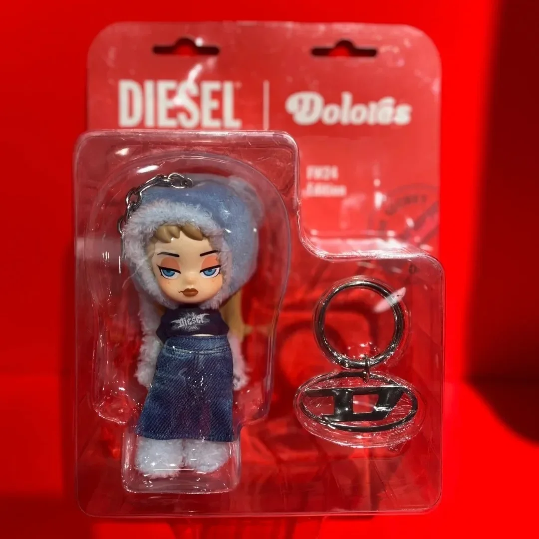 DIESEL x Dolores edición limitada bolsa con etiqueta colgante accesorios llavero de juguete figuras de acción de moda muñeca regalo para niños adultos