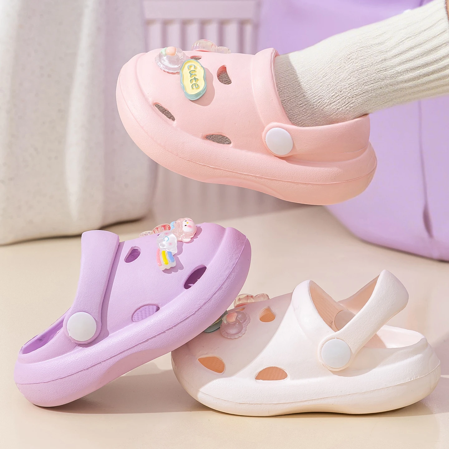 

Летние детские садовые сабо, пляжные сандалии для мальчиков и девочек, детские легкие дышащие милые нескользящие детские тапочки с героями мультфильмов