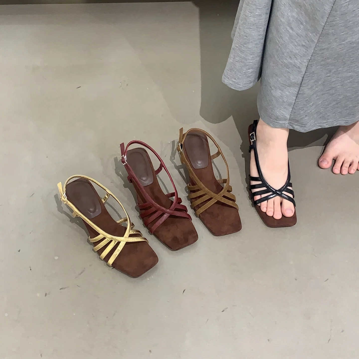 

2025 Summer Low Heels Sandals for Woman Fashion Ladies Footwear Breathable Cross Strap Casual Clip Toe Beach Gladiator Sandals
