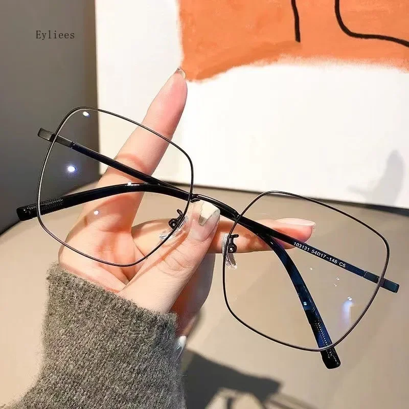 

2024 Fashion Anti-Blue Light Glasses Women Men Retro Oversized Frame Female Computer Goggles Decorative Glasses Transparent Lens