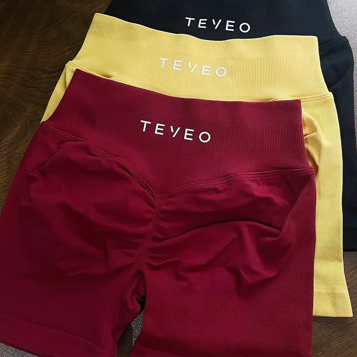 2025 TEVEO اليوغا السراويل النسائية تمتد تنفس الخوخ الورك اللياقة البدنية تشغيل السراويل عالية تمتد مريحة الورك السراويل الرياضية