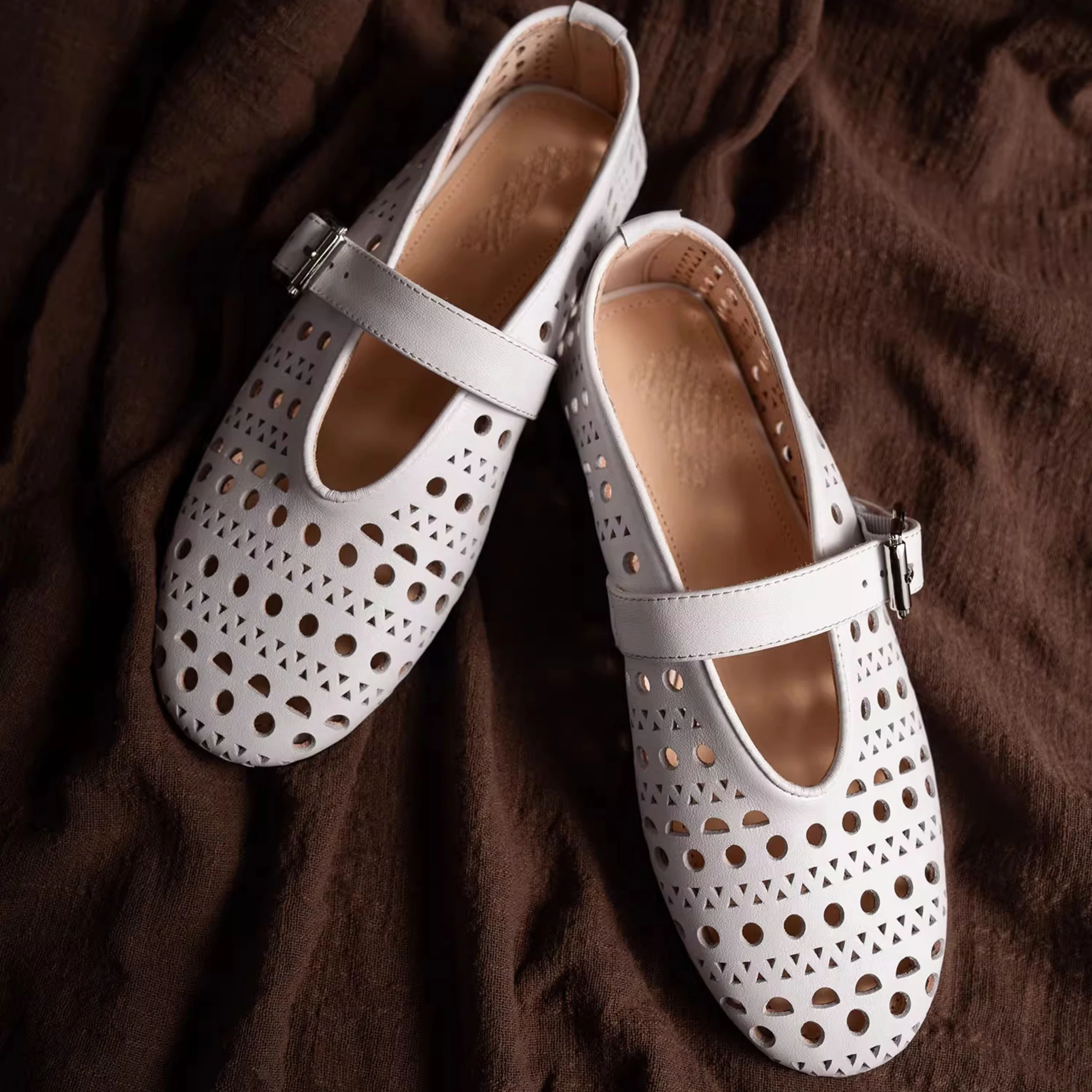 

Новые женские балетки из натуральной кожи на плоской подошве, одинарные туфли, сандалии Мэри Джейн с полыми отверстиями, удобная летняя обувь