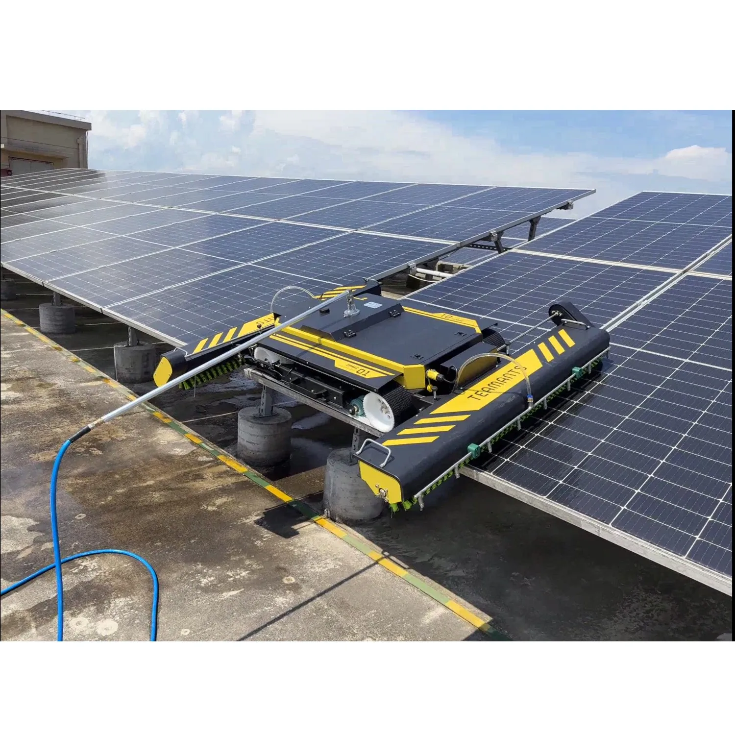 Built In High-pressure Self-priming Pump System Solar Panel Cleaning Machine Brush Robot