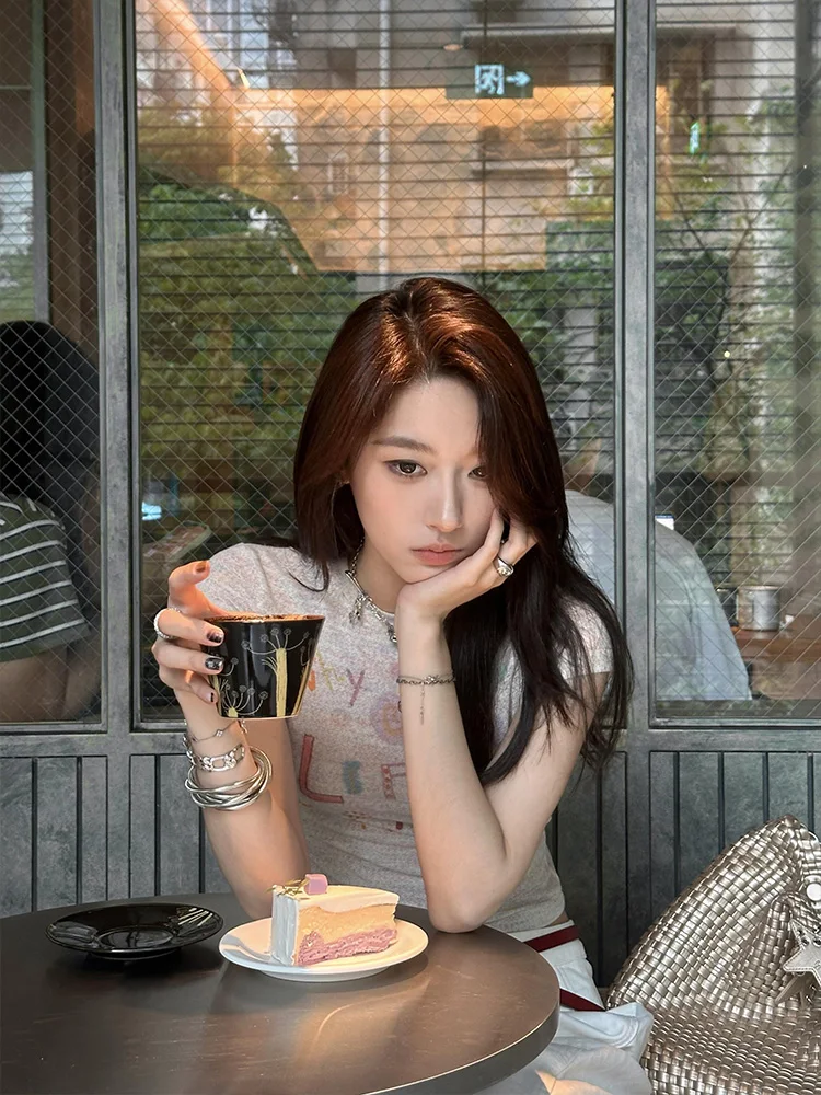 레트로 아메리칸 그래피티 반팔 티셔츠 여성 여름 슬리밍 디자인 크리에이티브 프린트 라운드 넥 수분 흡수 탑