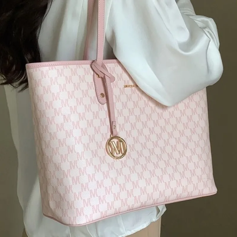 

Convenient Handbag for Urban Commuting Compact Crossbody Shoulder Bag for Easy Mobility