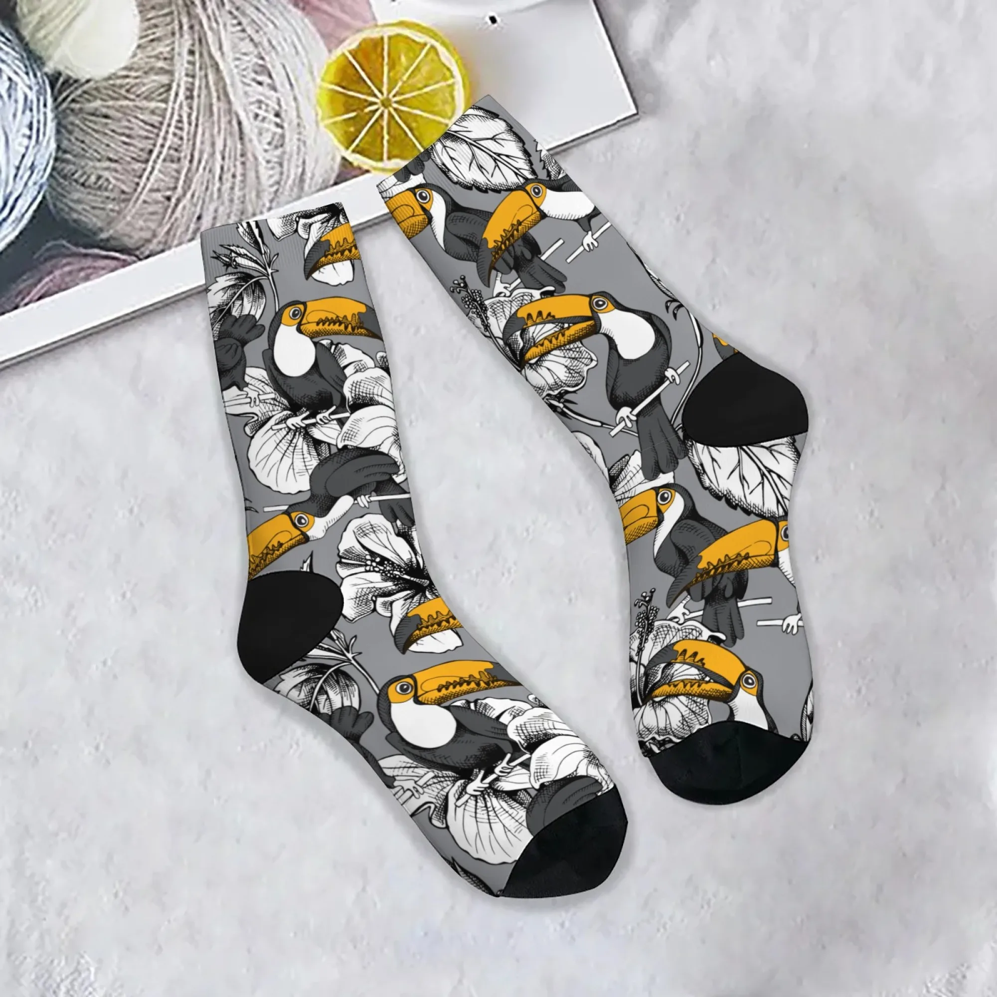 Cartoon Floral Happy Toucan Socks Retro Fashion Men's Socks Novelty Funny Compression Socks Street Casual Sports Hip-Hop Socks