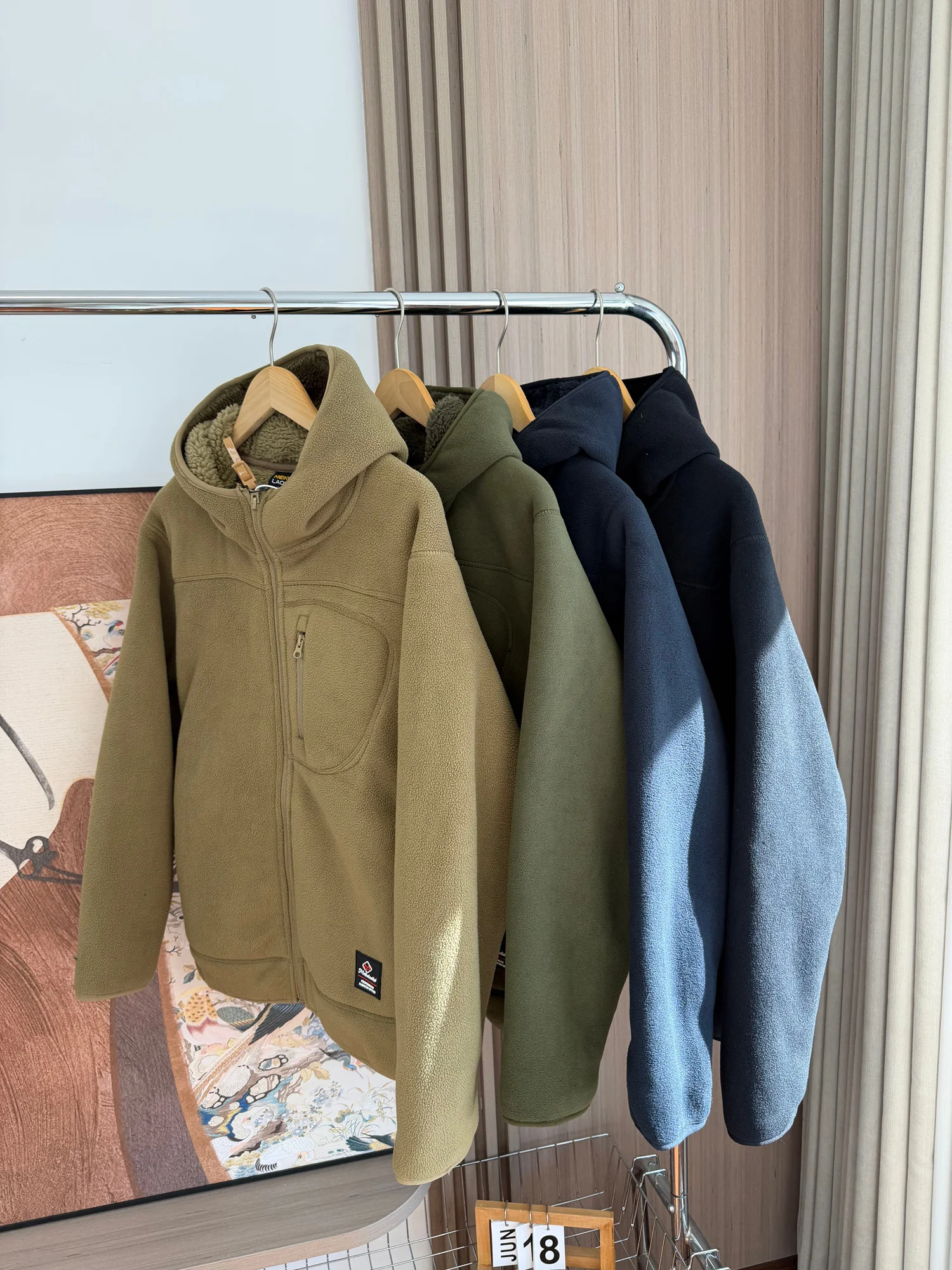 

Утепленная флисовая куртка с капюшоном для мужчин: модная городская теплая верхняя одежда для осени и зимы, повседневная модель с длинными рукавами на молнии для пар.