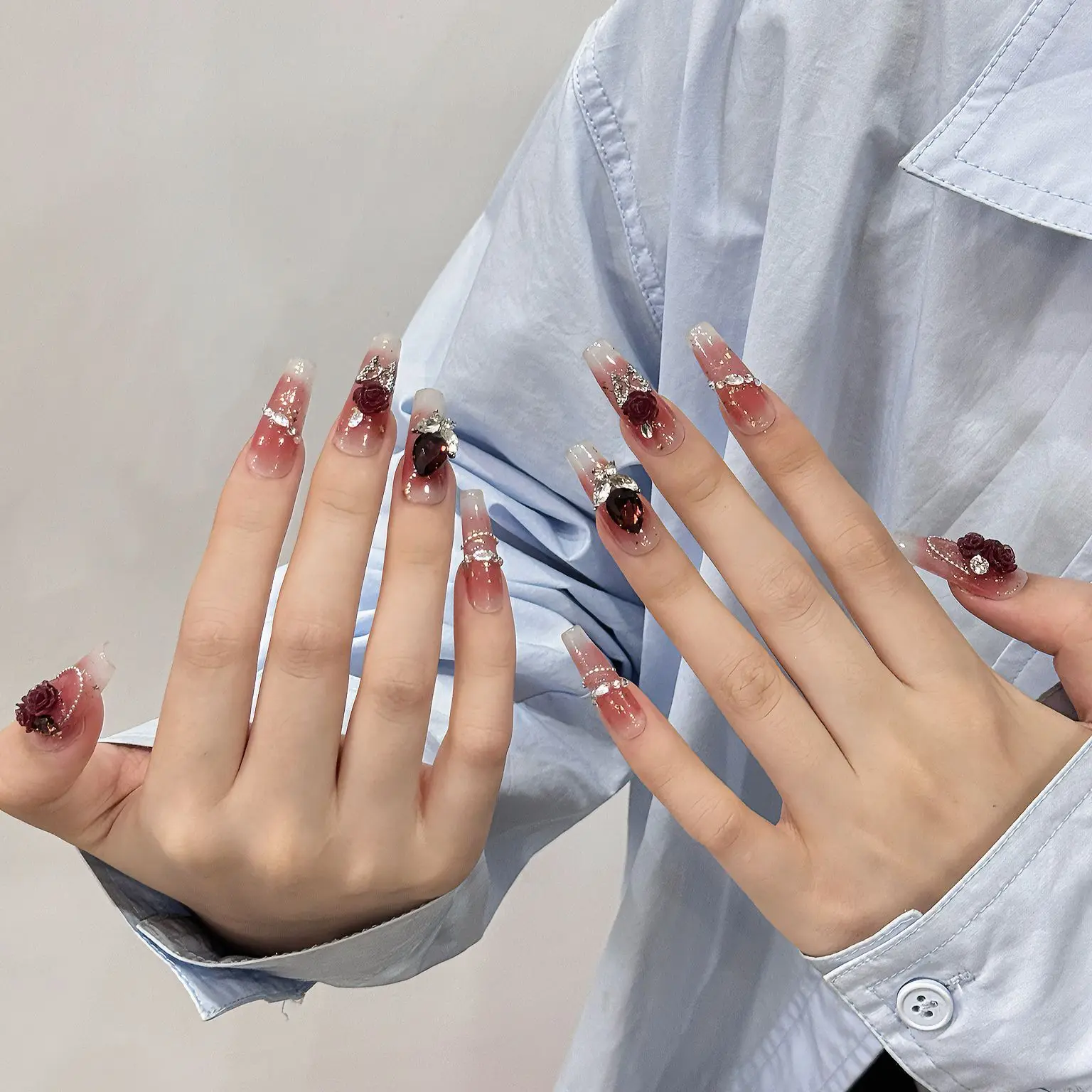 10 Stück erröten rote falsche Nägel langer Sarg handgemachte Presse auf Nägeln mit Blumen glitter Strass Designs tragbare Maniküre