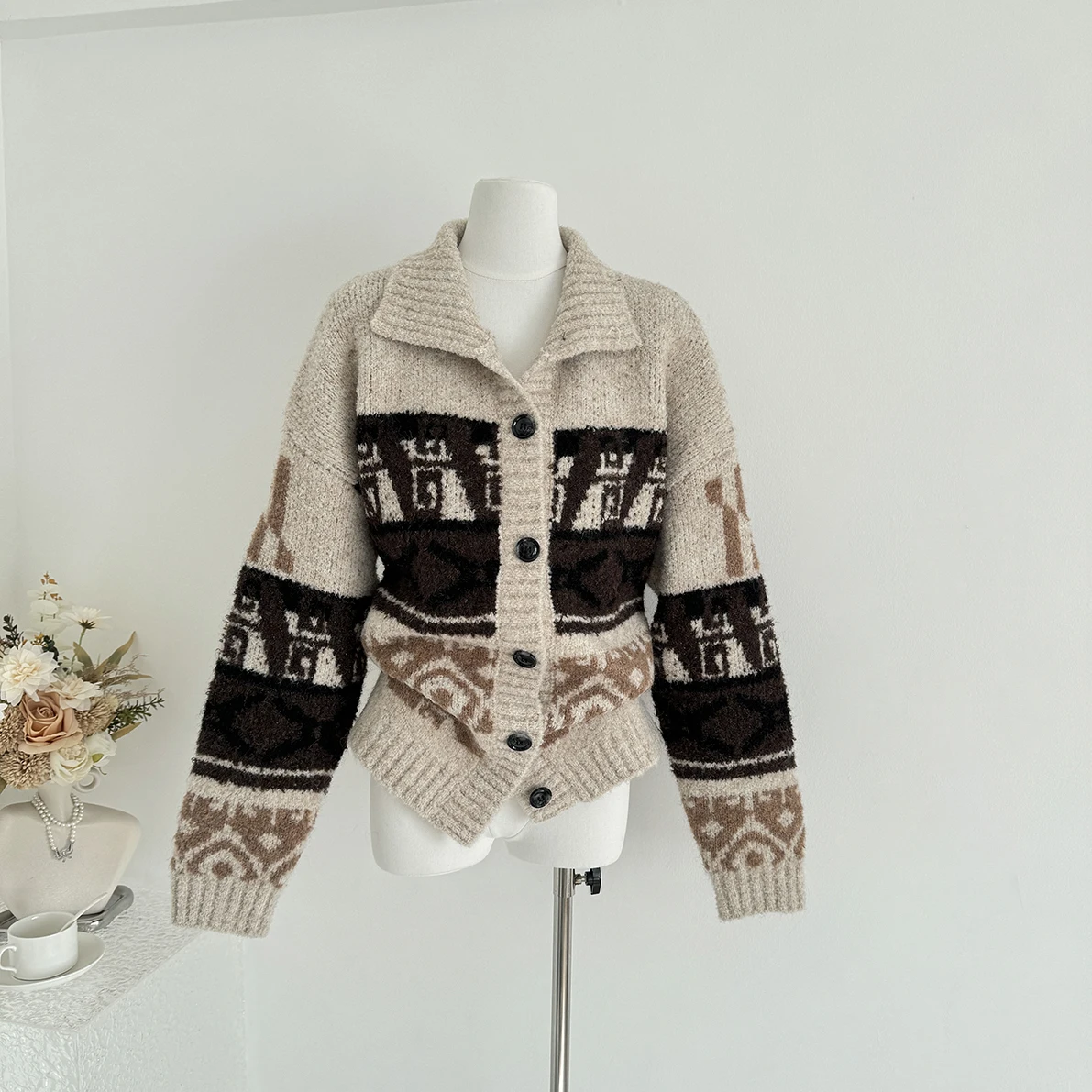 

Women's Autumn Winter Turn Down Collar Long Sleeve Loose Cardigan Lady Single Breasted Geometric Warm Cardigan Outwear