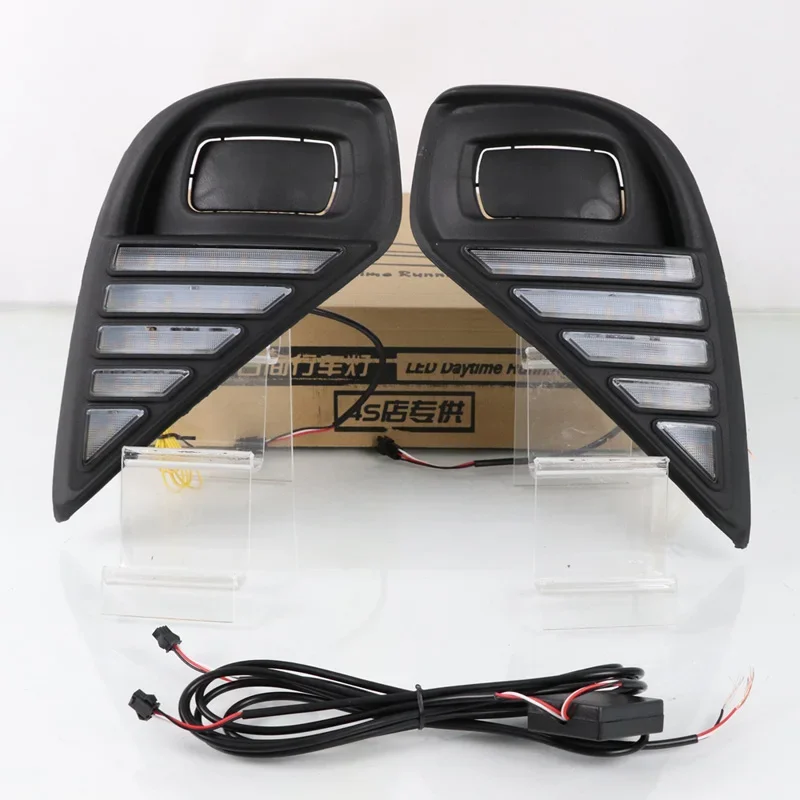 

Car LED 12V Daytime Running Headlamps For Toyota Highlander 2020 2021 Daylights Yellow Turn Signal DRL Car Foglamps