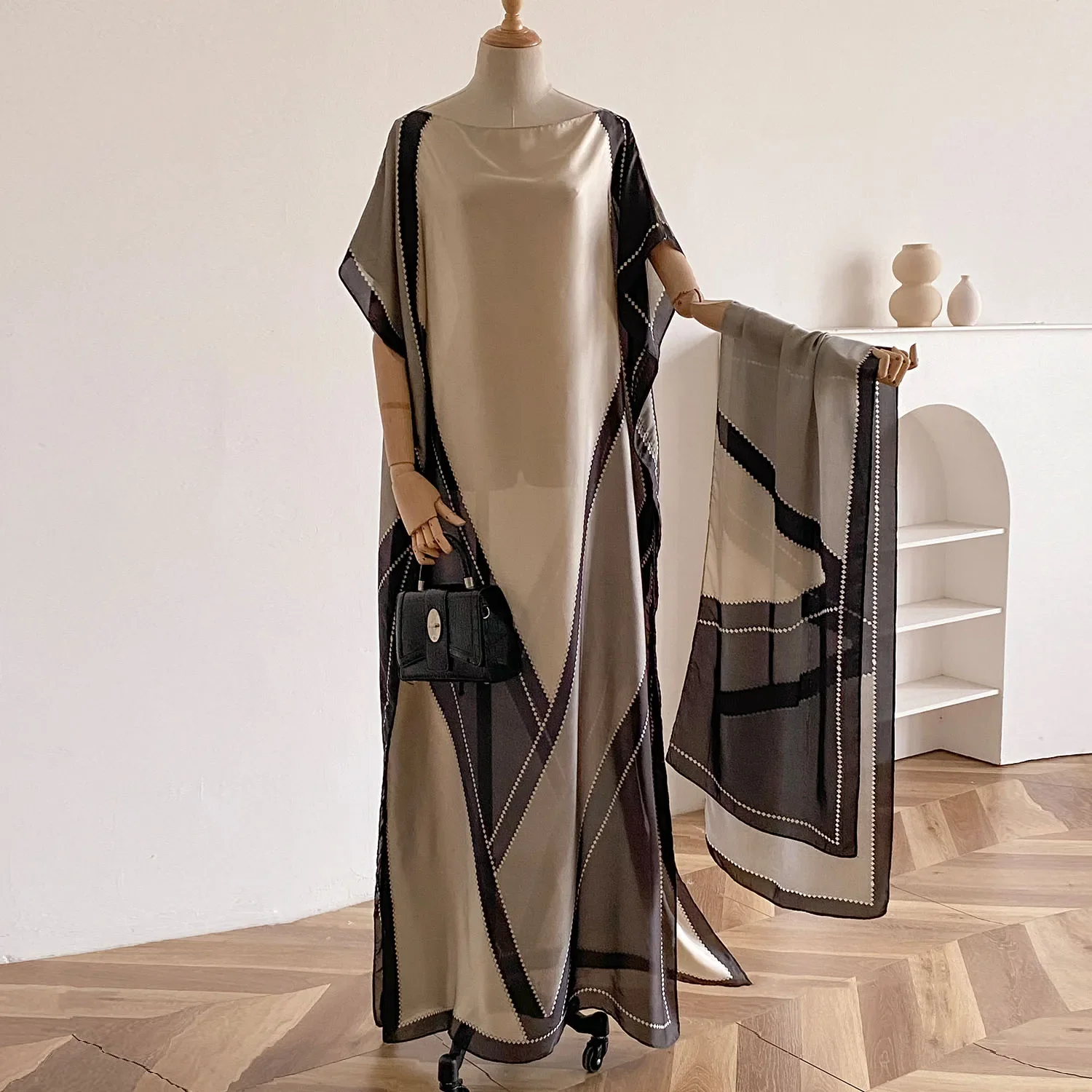 

Новое модное атласное длинное платье с узором большого размера, известный бренд, свободная летняя шаль для защиты от солнца для женщин/женщин