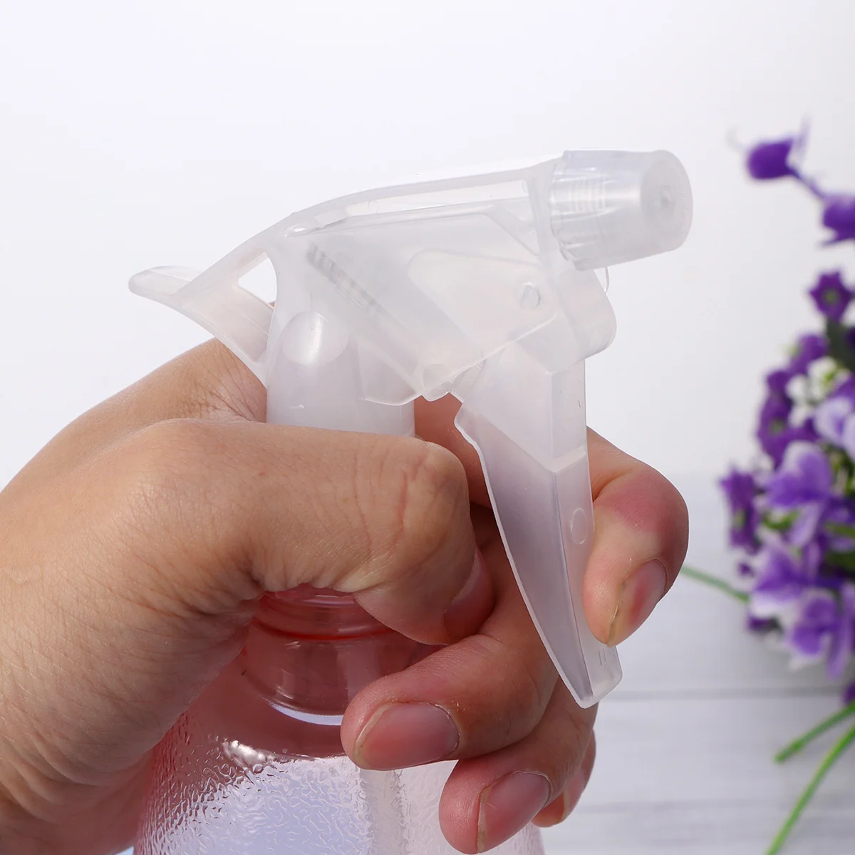 

500ml Plastic Trigger Sprayer Bottle Pink Refillable Multi-Purpose Home Cleaning Gardening Baking Easy Grip Detachable Design