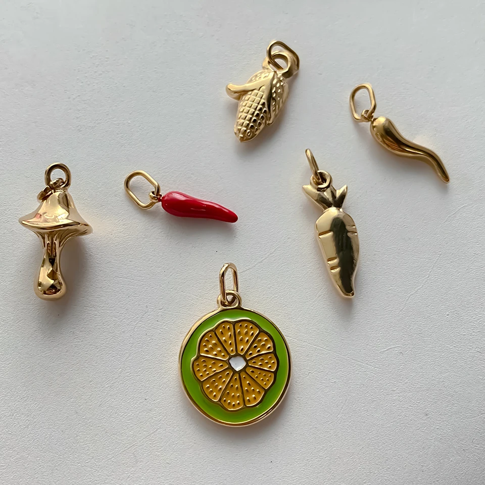 EMANCO Goldfarbene Edelstahl-Anhänger im natürlichen Stil mit Gemüse- und Fruchtmotiven wie Karotte, Chili, für DIY-Halsketten und Schmuckherstellung. – Detail 6