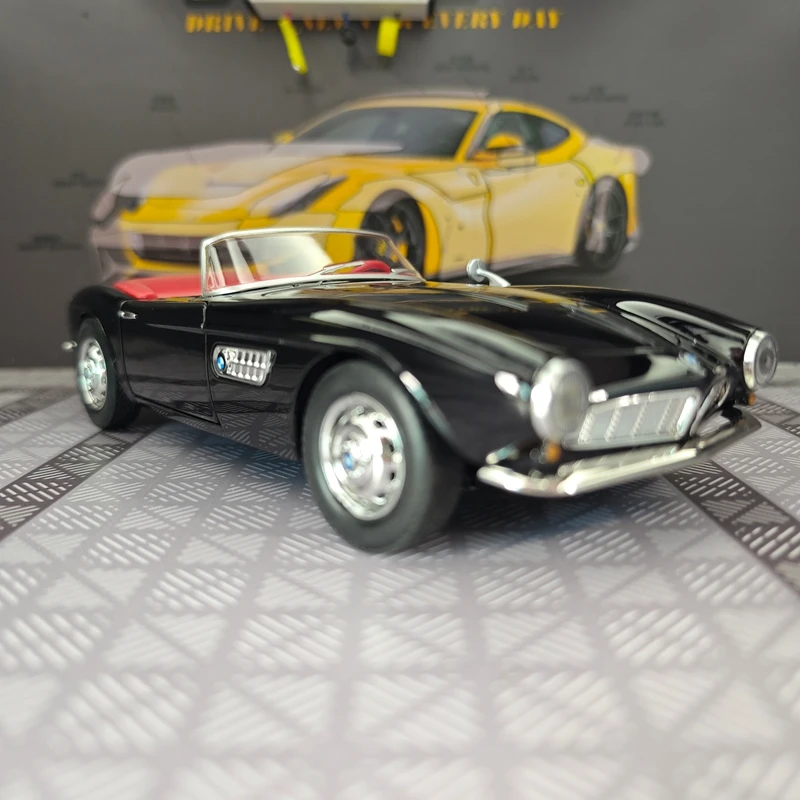 1:24 simulation BMW 507 Retro Vintage Vintage Alloy Model Steering Shock Absorber Car Ornament Door Can Open