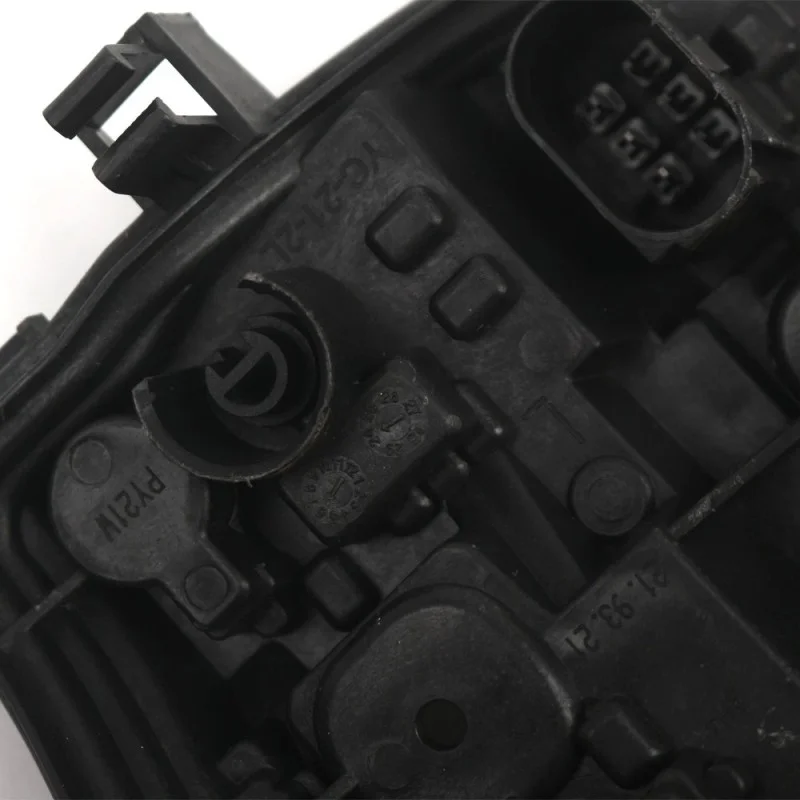 

1pc Left Right Sides Car Outer Tail Light Bulb Holder For Audi A3 Sportback 8P 2009-2013 OEM8P4945257D Car Accessories