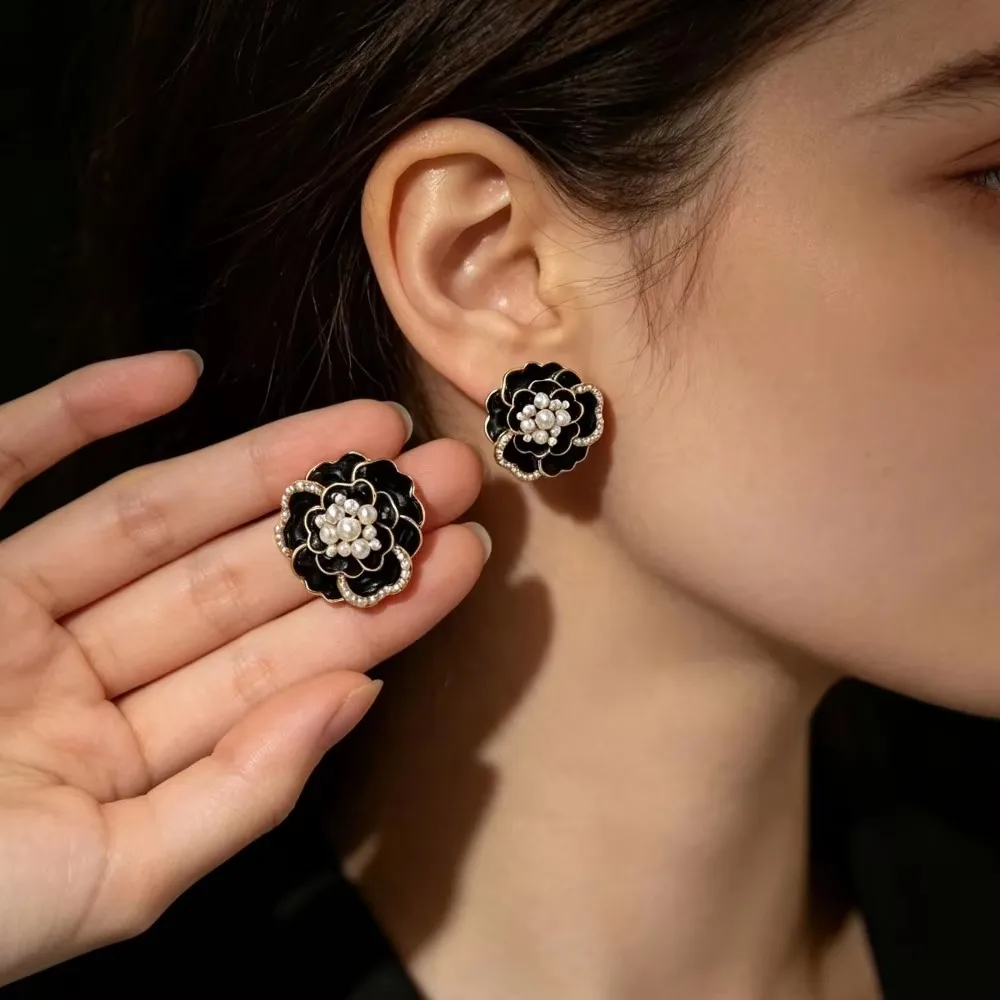 Women Light Luxury Flower Earrings Niche Design Elegant High-End Temperament Ear Jewelry Daily Dating Gift