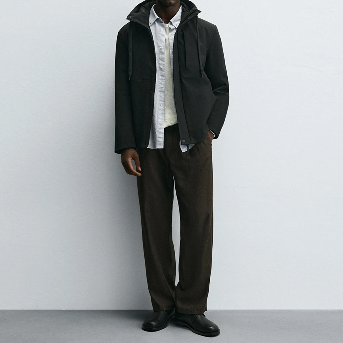 سترة قماشية فضفاضة بغطاء للرأس مع رباط للرجال لخريف 2025 Z ماركة طويلة Sve طول منتظم