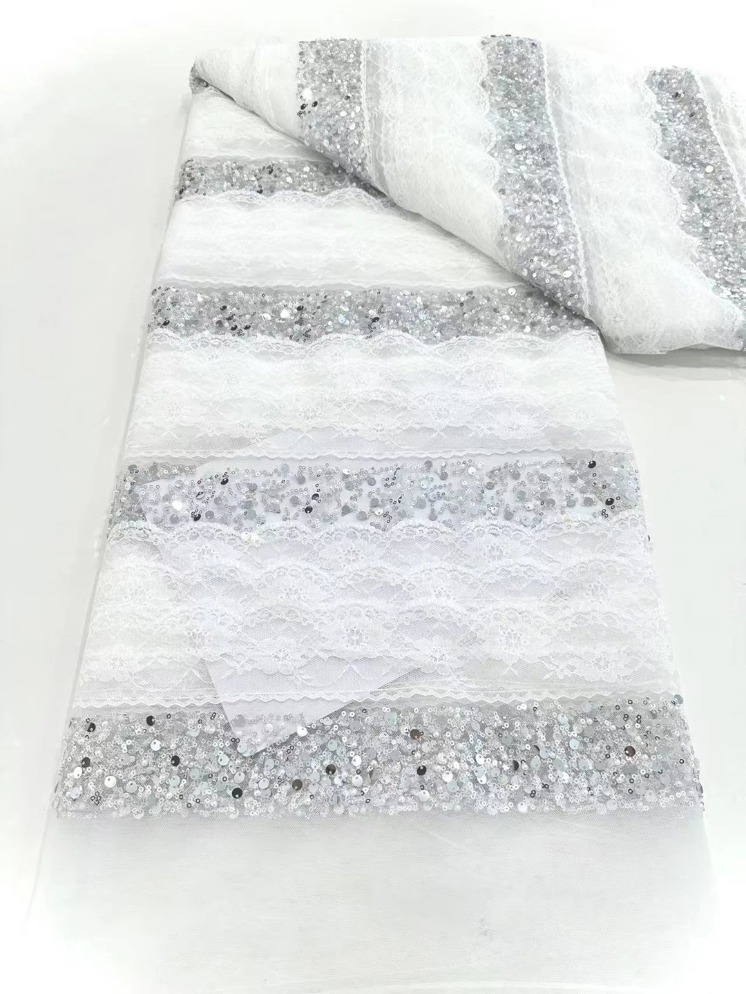 

Прибытие 2026, элегантный французский бисер, тюль, кружево, высокое качество, нигерийская роскошная вышивка, блестки, бисер, кружевная ткань для свадебной вечеринки