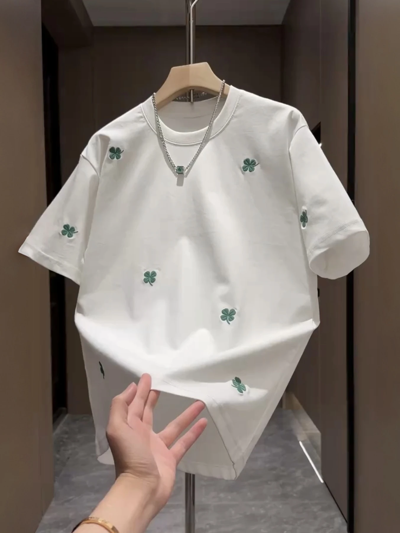 

Summer New Style Men's round Neck Short Sleeve T-Shirt Embroidered Four Leaf Clover Breathable Loose Fit Casual Top
