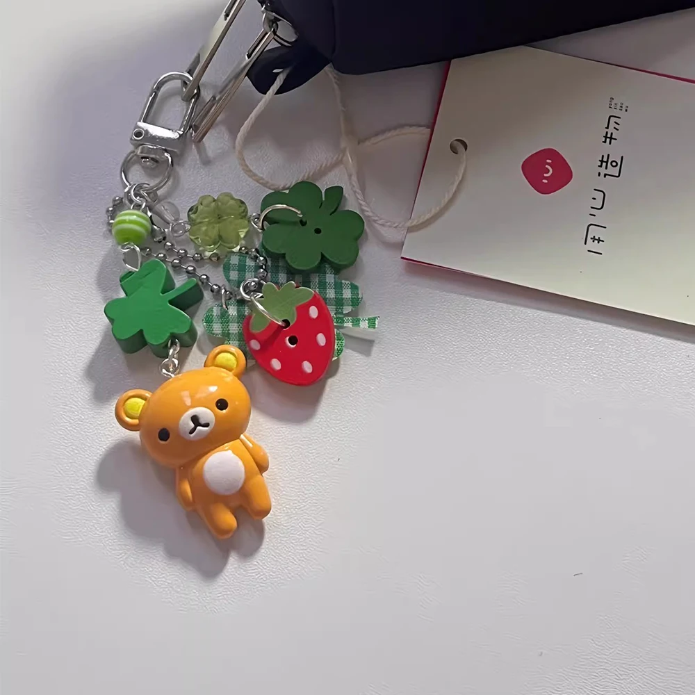 

Брелок Rilakkuma ручной работы из смолы в виде клубники и клевера, милый винтажный брелок в стиле Y2K, эстетичный ремешок для телефона, подвеска для сумки, подарок