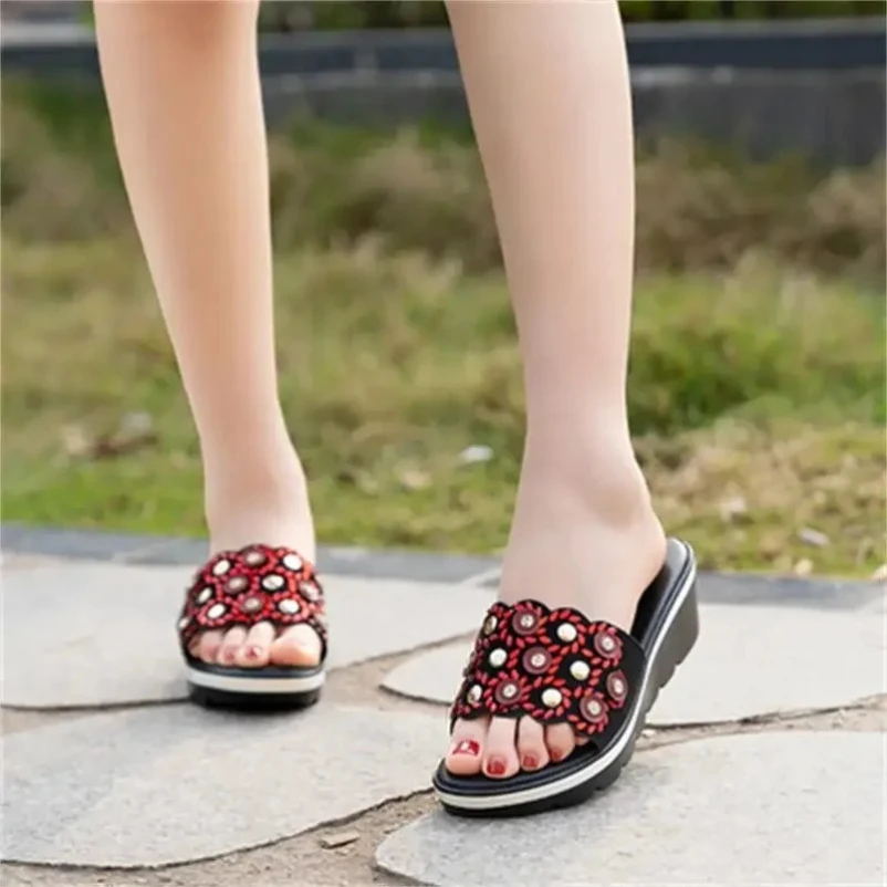 

2025 летние новые стильные сандалии на плоской подошве, кружевные тапочки со стразами на плоской подошве, сетчатые сандалии с открытым носком и мягкой подошвой, женские сандалии