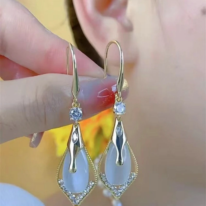 

Elegant, Luxurious, High-End, French Style, Simple And Fashionable Women's Long Earrings