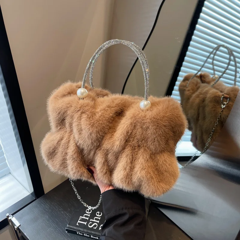 

Зимняя плюшевая сумка для женщин 2025 года, новая стильная универсальная нишевая сумка через плечо с цепочкой в японском и корейском стиле