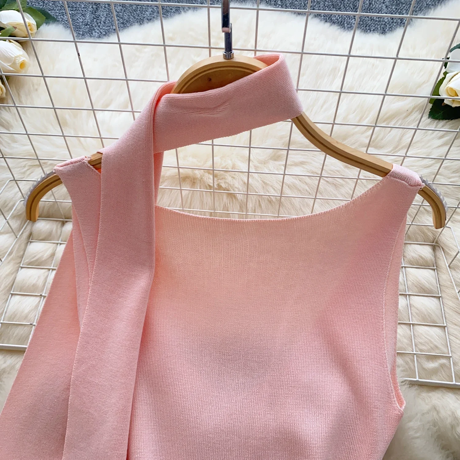 Mini vestido Bodycon sem mangas com decote em v feminino, monocromático, rosa, suéter sexy, elegante, streetwear, festa, clube, Y2K, verão, 2022