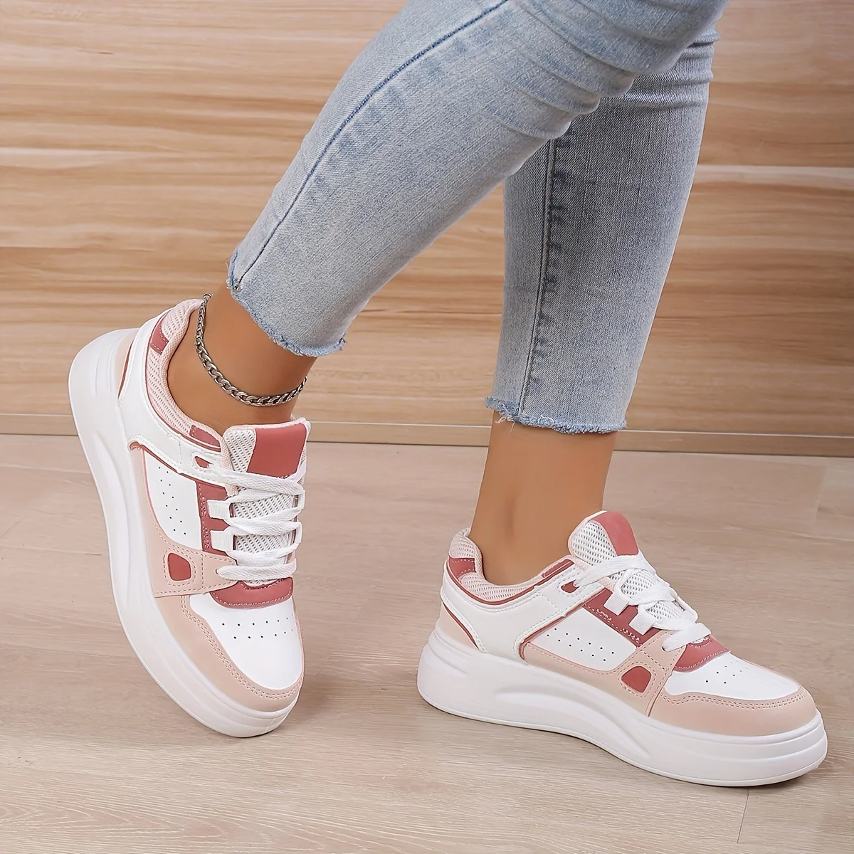 2024 Platform Sneakers Round Toe Flatform Non-slip Sporty Shoes Outdoor Skate Womens Shoes Lightweight Lace Up Designer Shoes