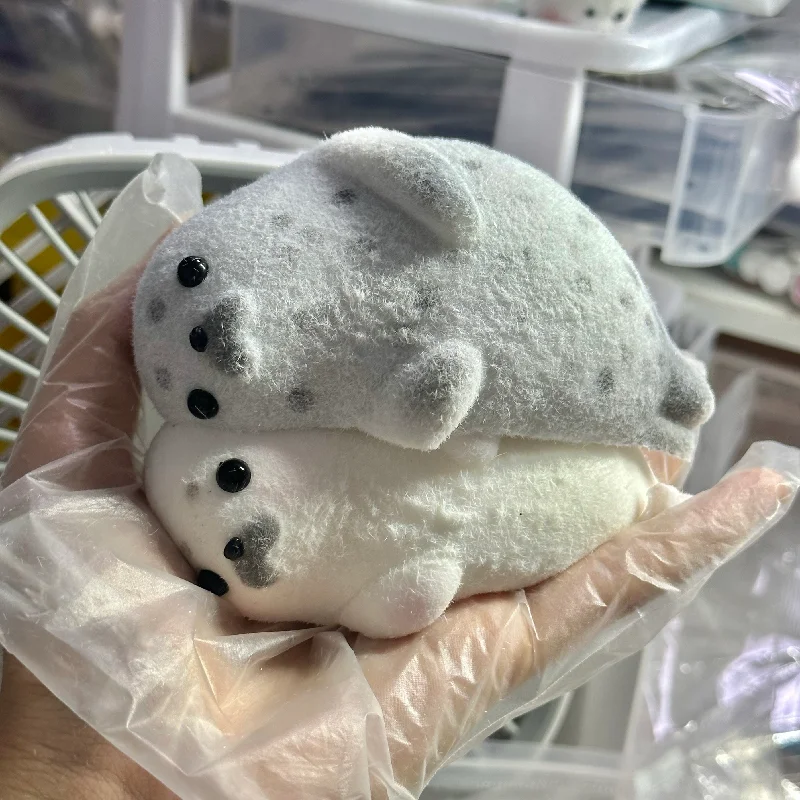 Mochi Taba Kawaii Cartoon Peluche in silicone fatto a mano Bianco Grigio Grande sigillo Ragazza carina Compleanno Regalo per bambini Finger Fidget Squishy Toy