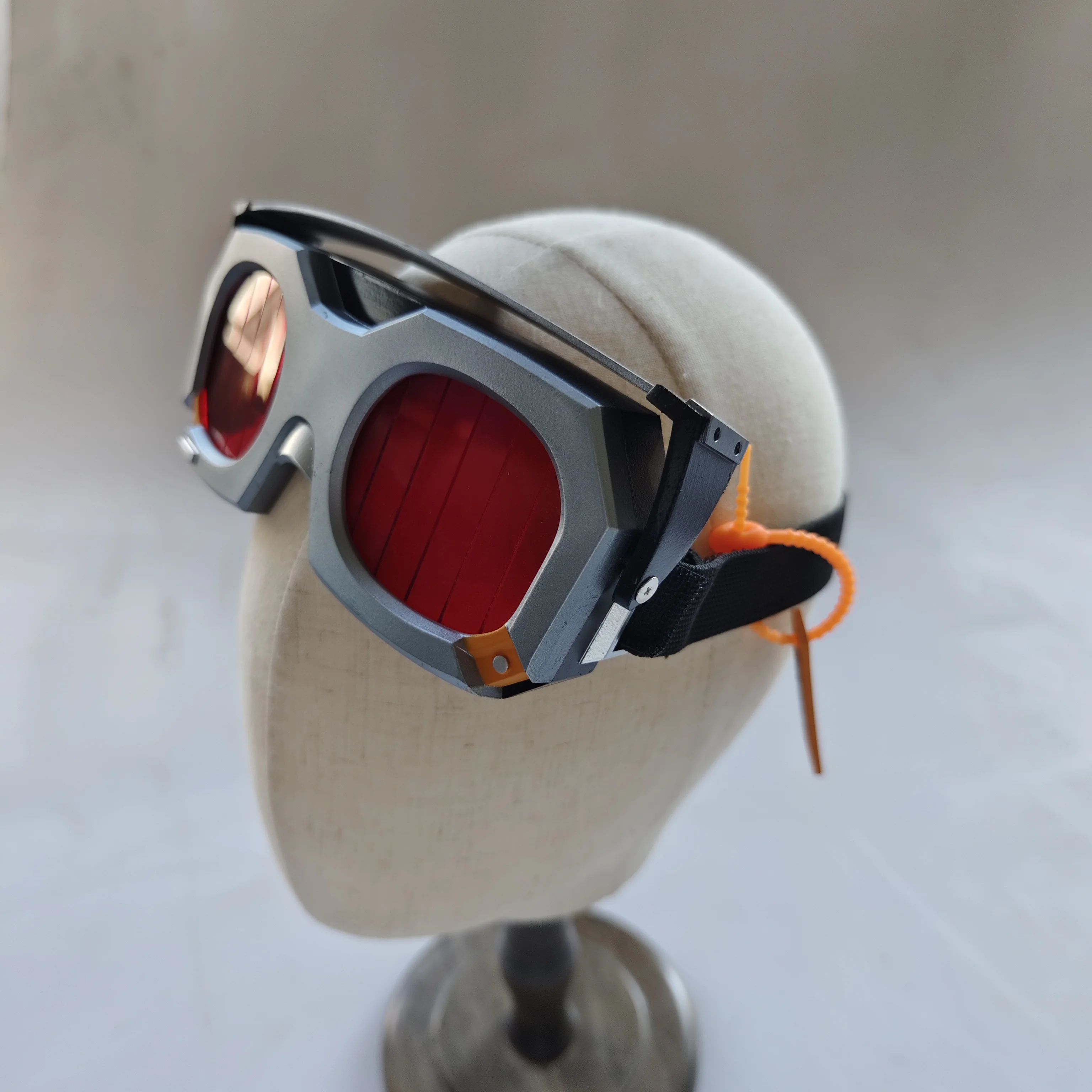 Zenless Zone Zero Grace Howard Cosplay Goggles & Knee Armor Set, Fiberglass Mask Armor for Halloween Costume Accessories