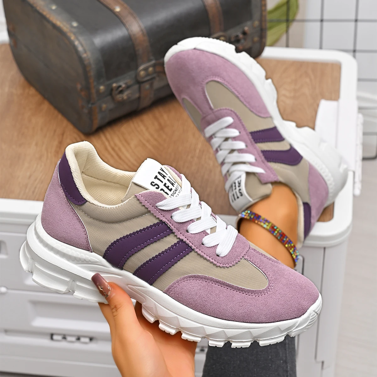 

Осенние женские противоскользящие кроссовки, новинка 2023 года, весенние повседневные легкие кроссовки на плоской подошве, женские уличные брендовые роскошные вулканизированные туфли, женская обувь