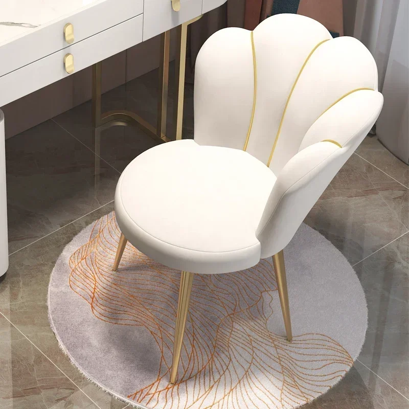 Nordic Girl Living Room Chairs Makeup Salon Vanity Luxury Bedroom Designer Chairs Individual Fauteuil Salon Postmodern Furniture