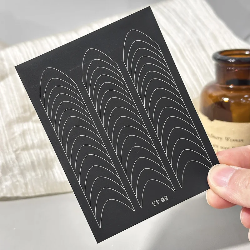 Nouveauté trois-en-un Nail Art autocollants bord français auxiliaire sourire vague peinture en aérosol ongles huile Gel adhésif autocollants