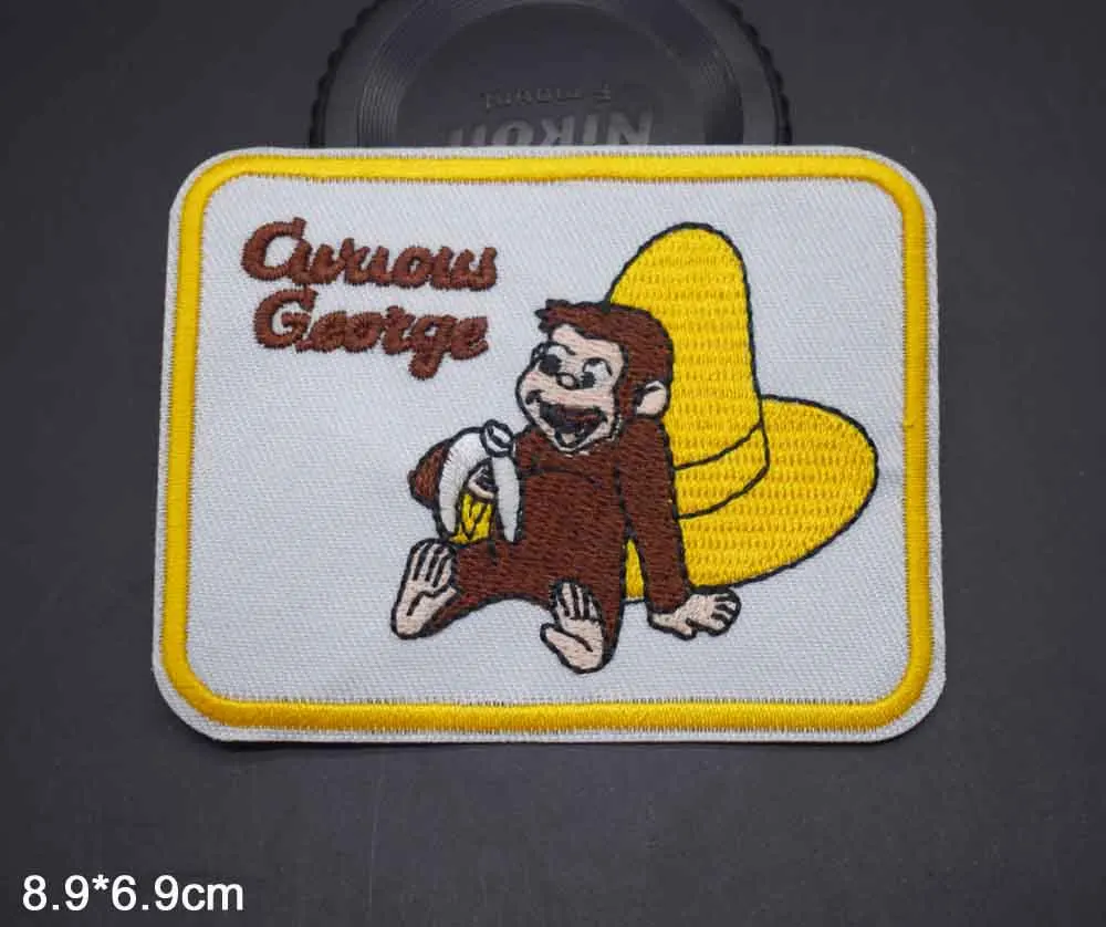 قرد يأكل الموز جميل غريبة ليتل الحيوان جورج الحديد على بقع الملابس المطرزة للملابس ملصقات الملابس