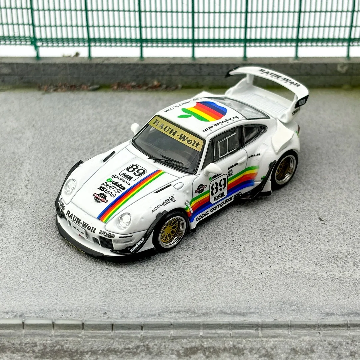 SW StreetWeapon 1:64 RWB 993-Rotana-race track Special Edition Model ze stopu