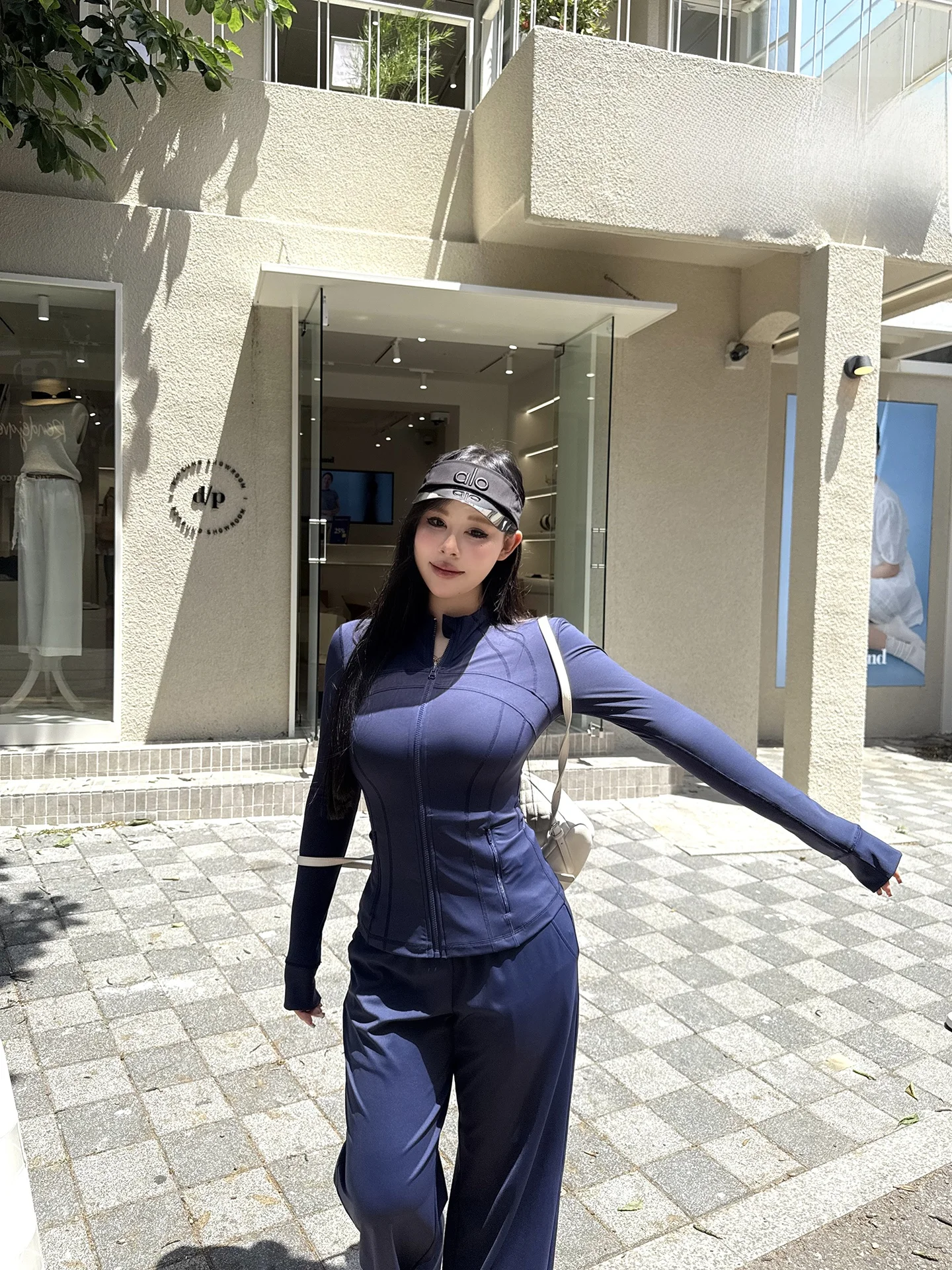 

Спортивный комплект для йоги Sun Protection Gorp Series: летняя женская одежда с технологией High Ice Elastic, кожаными вставками и молнией на рукавах