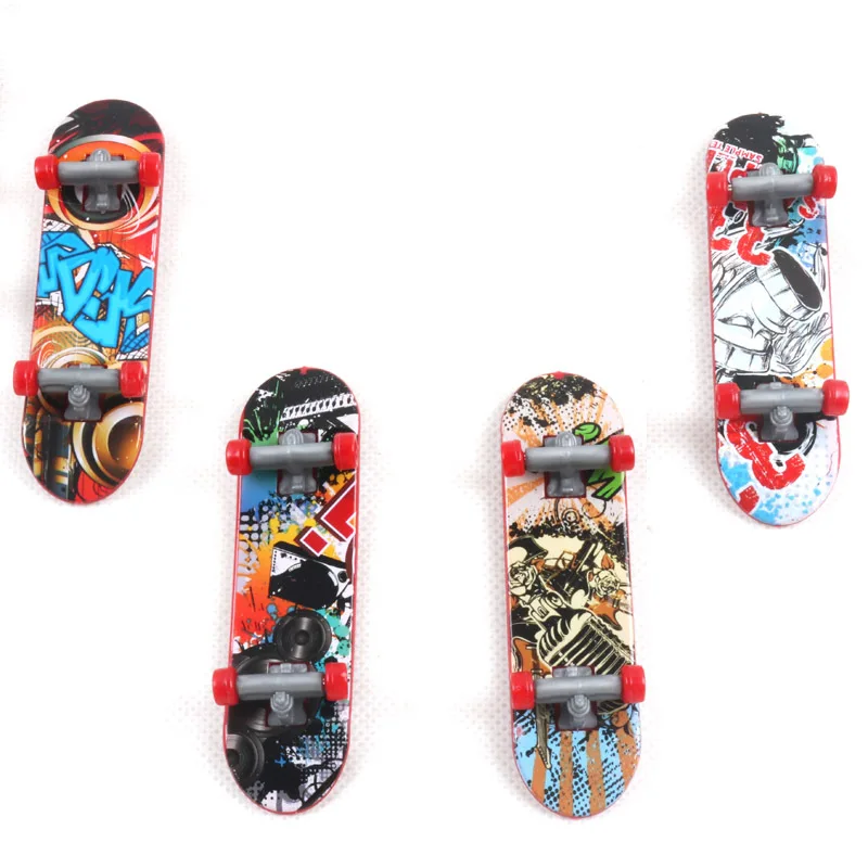 Mini tavole da dito in plastica Set giocattoli sportivi da dito professionali Kit di giocattoli da skateboard da collezione per bambini Bomboniera casuale