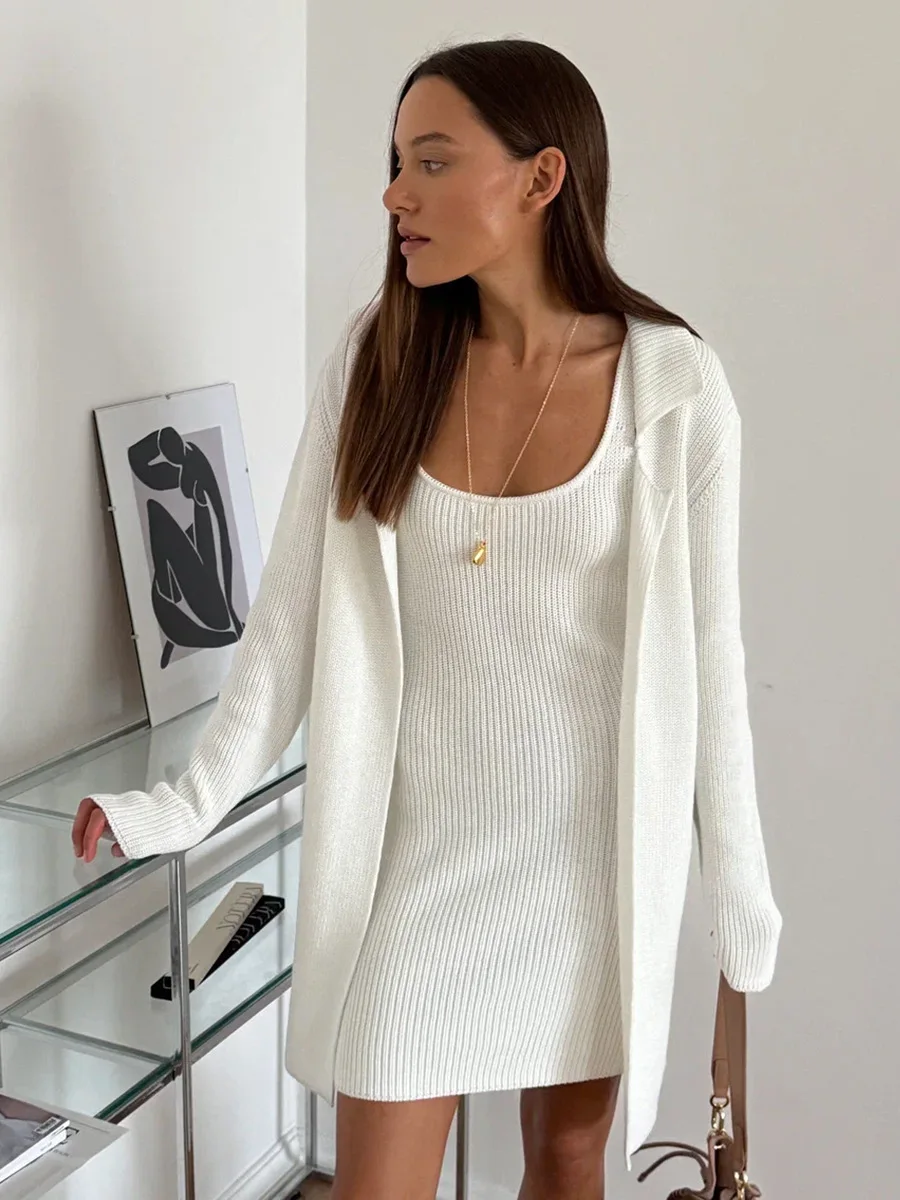 

Комплект Bornladies: Новинка 2026 года, весенне-летний однотонный повседневный вязаный костюм, состоящий из платья без рукавов и кардигана.