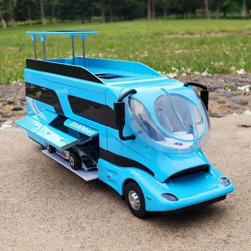 Alloy Luxury RV Recreational Dining Car Model Metal Toy Camper Van Motorhome Touring Car Model Sound and Light Childrens Gifts