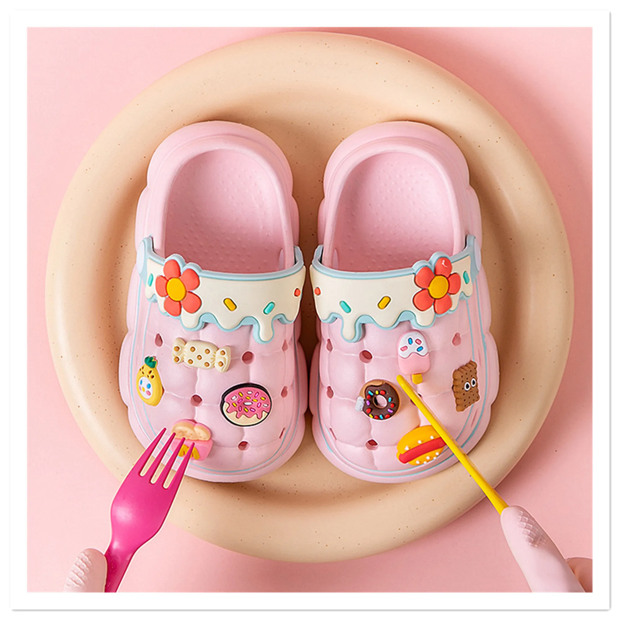 Girls' slippers, cute flowers in summer, DIY baby hole shoes, small and medium-sized children's sandals, eva