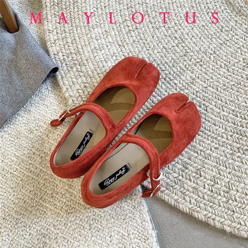 

Women Tabi Shoes Spilt Toe Flats Round Toe Shallow Slip On Ladies Casual Ballet Shoes Soft Leather Eelgant Dress Shoes