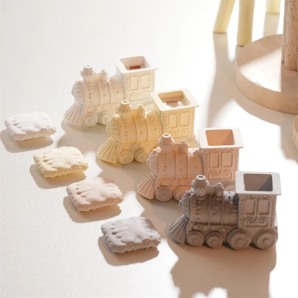 

Christmas Gingerbread Train Candle Vessel Silicone Mold with Lid Christmas Ornament Wax Melt Burner Concrete Silicone Mould