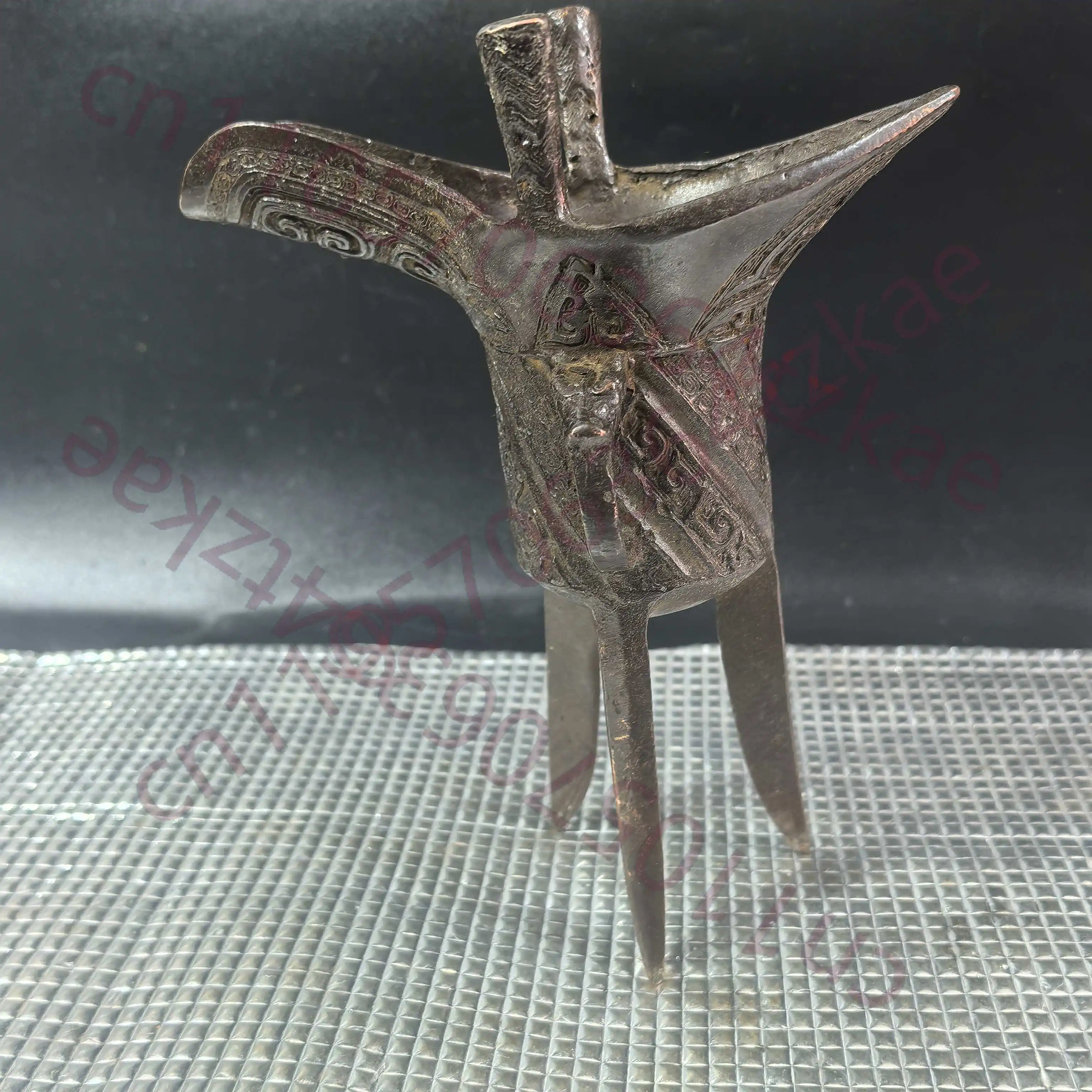 

Бронзовые винные кубки, императорские винные бокалы, древние винные сосуды, предметы домашнего декора, коллекционные вещи.