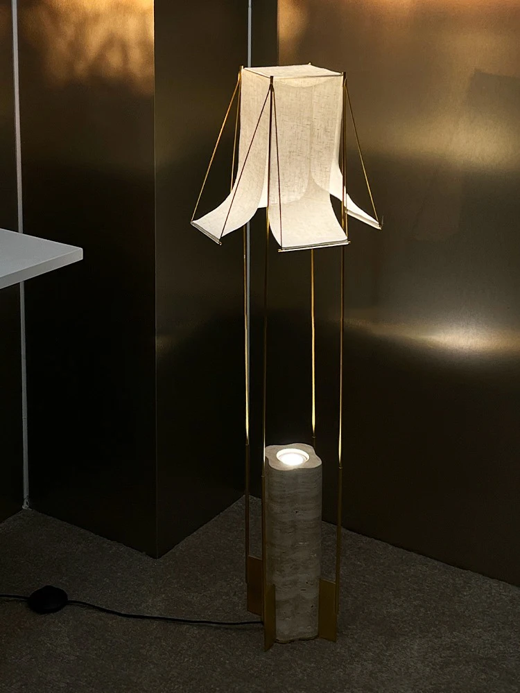 

Современная роскошная летающая вогнутая лампа, торшер для гостиной, спальни, прикроватная лампа, настольная лампа для защиты глаз