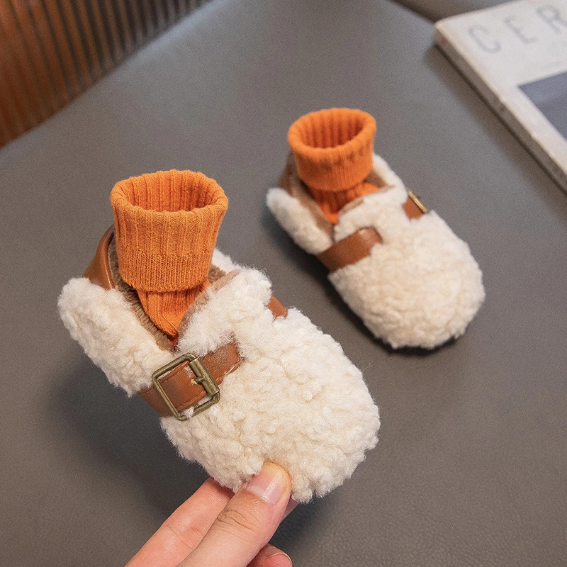 أحذية قطنية للأطفال بيج سميكة دافئة الفتيات حذاء كاجوال 2025 الخريف الشتاء الكاكي شقة عدم الانزلاق الفتيات الاطفال الفراء الأحذية