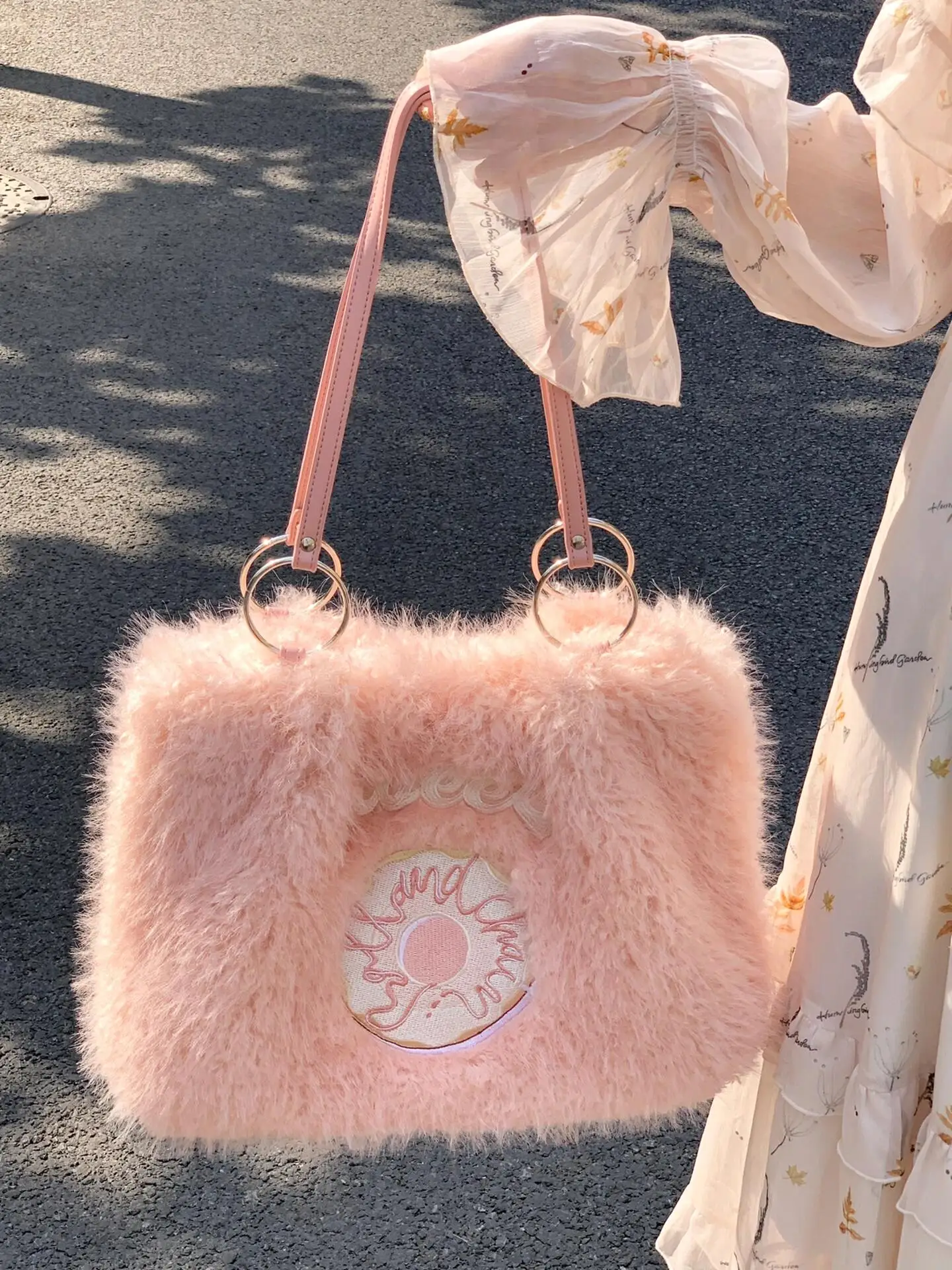 

Large Capacity 2024 New Embroidered Donut Plush Women's Tote Bag Fashion Commuting Shoulder Bag Sweet Fur Cute Girl Handbag