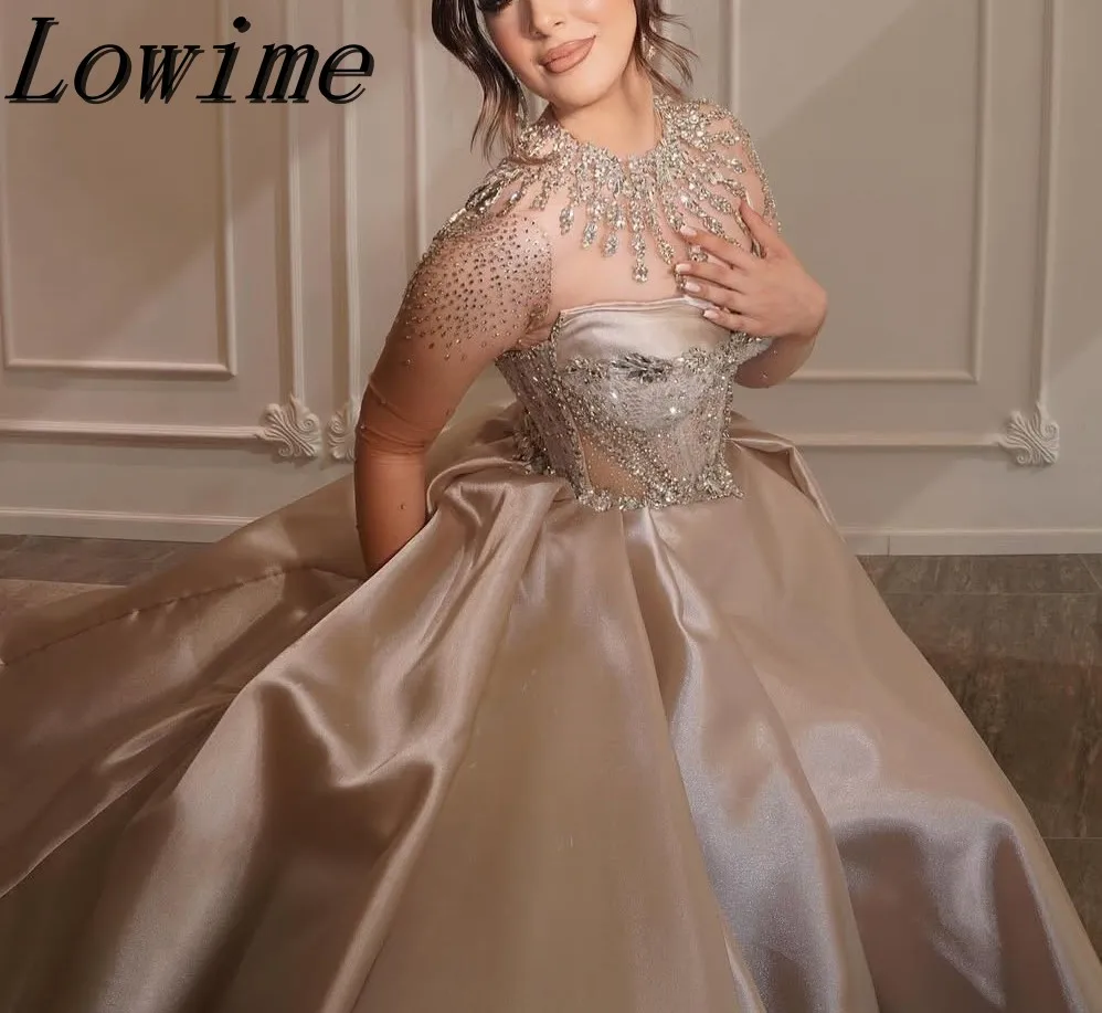 Wysokiej jakości luksusowa suknia balowa Aso Ebi z dżetami, błyszcząca satynowa suknia księżniczki na ceremonię wręczenia nagród z puszystą, zwiewną spódnicą.